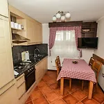 Gabriela Apartment *